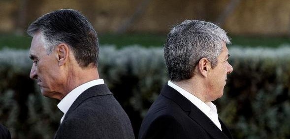 socratescavaco Sócrates, todavía primer ministro (derecha), se enfrenta a un escándalo electoral por espionaje institucional.